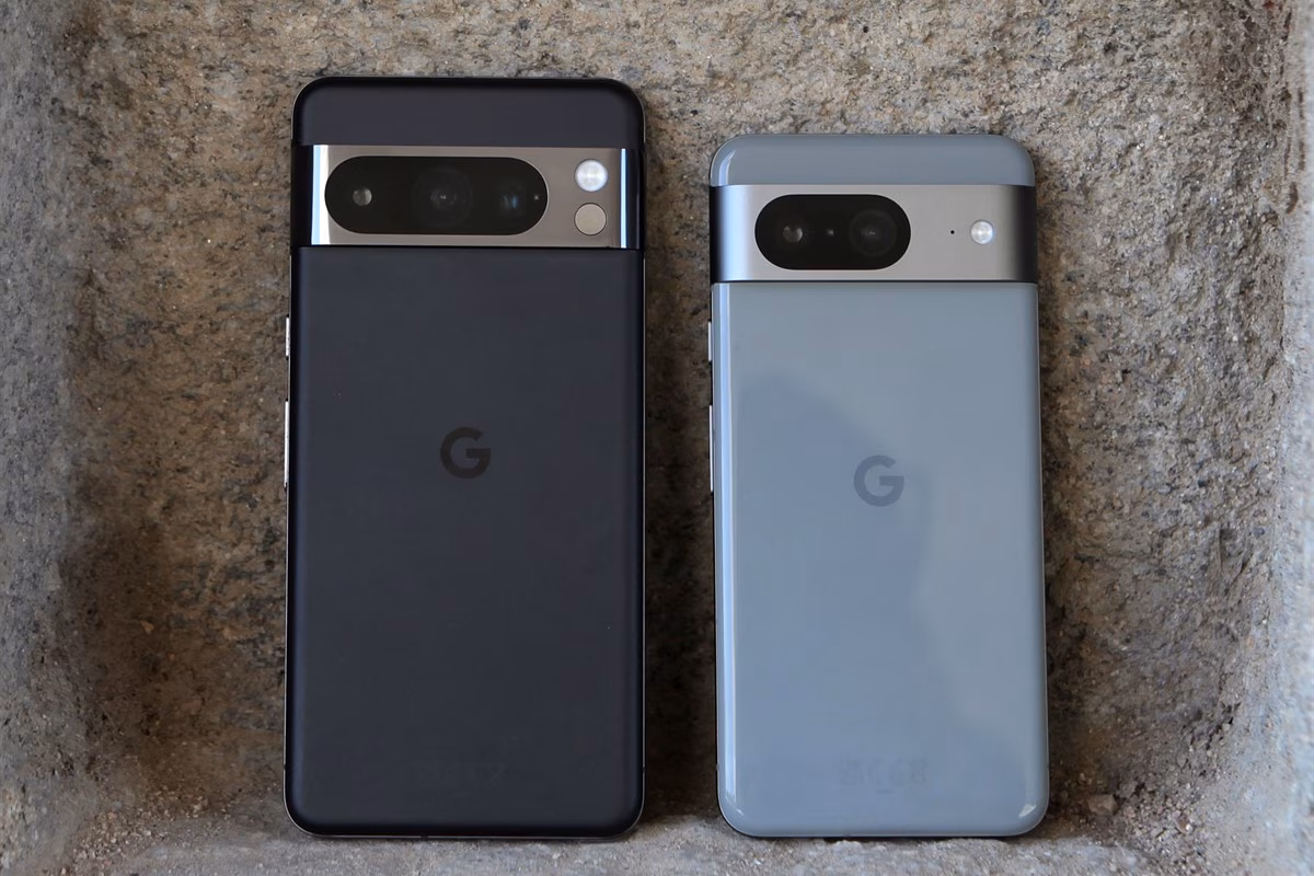 Google добавит защиту аккумулятора на старые смартфоны Pixel 2 both back