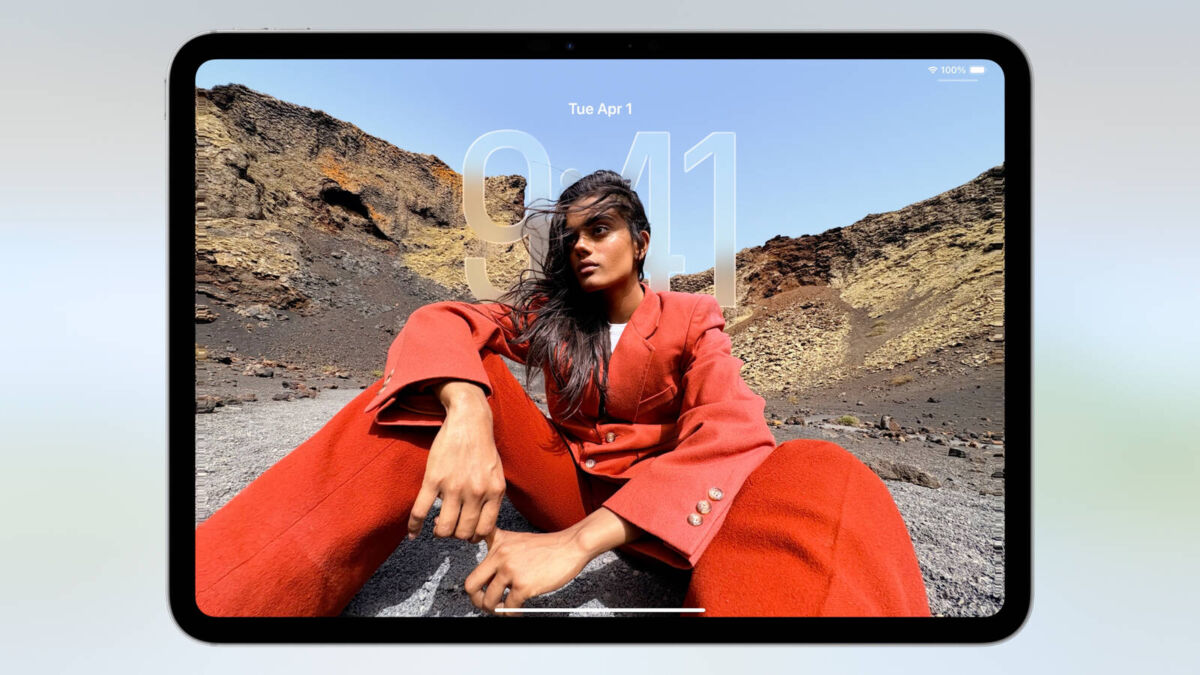 Apple iPad с обновлённым дисплеем и интерфейсом iPadOS 26 на экране