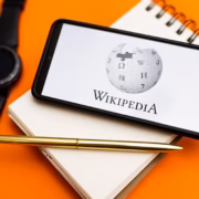 Wikipedia приостановила тест ИИ после критики редакторов