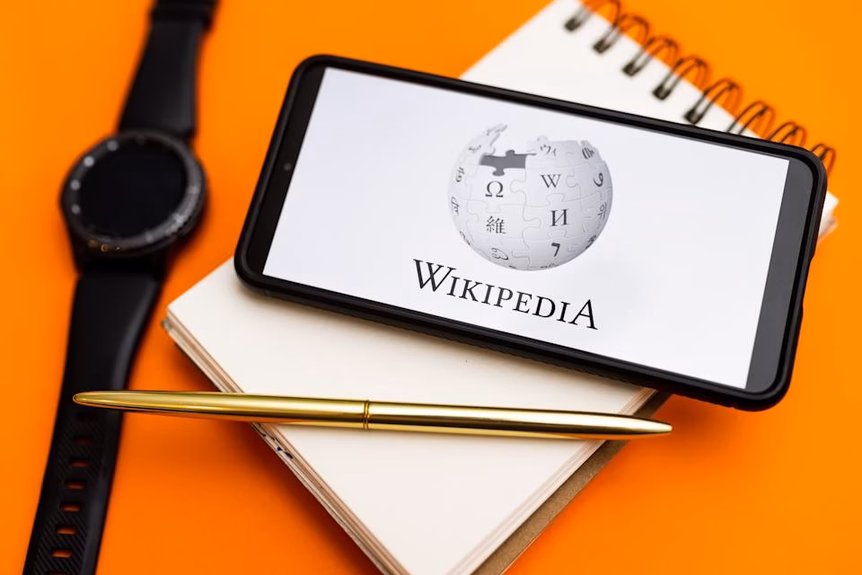 Wikipedia приостановила тест ИИ после критики редакторов