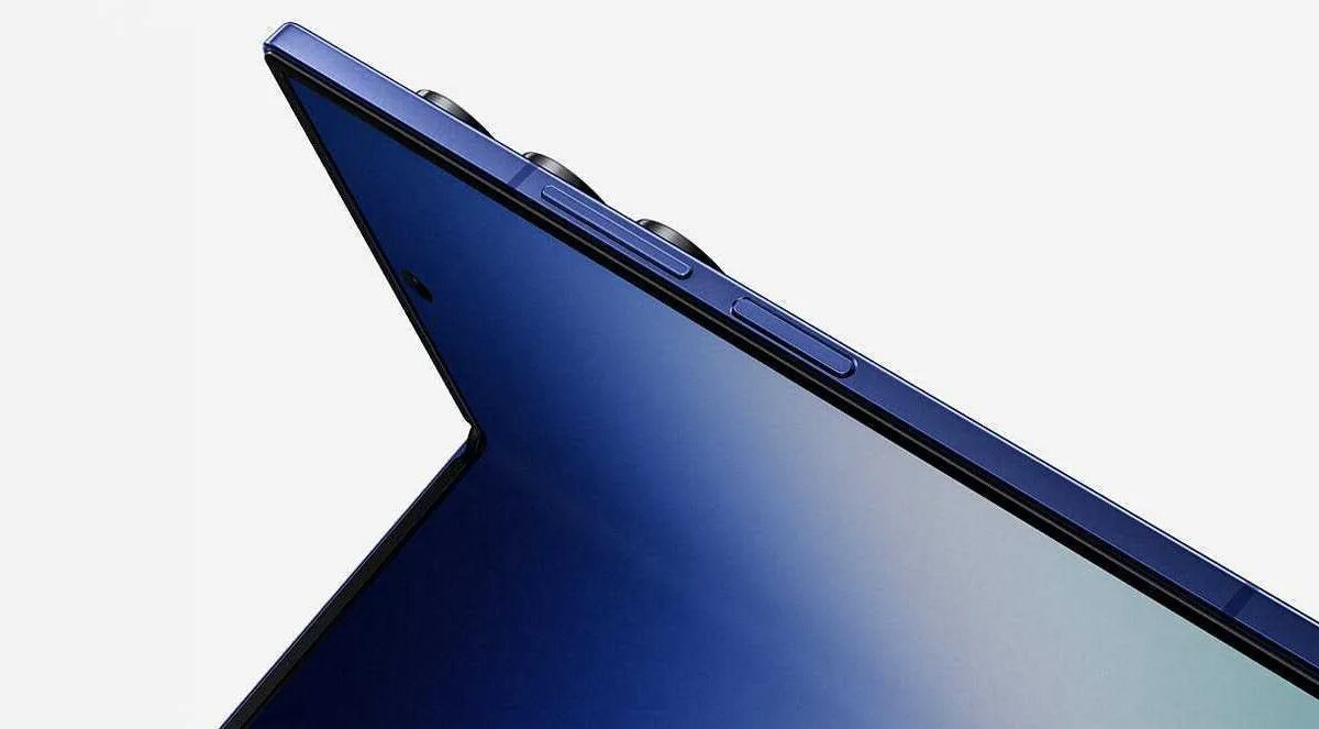 Боковой вид Galaxy Z Fold 7 с яркими экранами