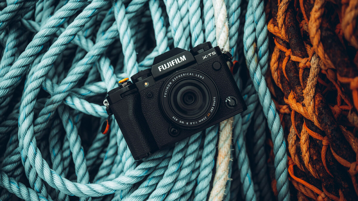 Fujifilm представила X-E5 с 40 Мп сенсором и ретро-дисплеем 2 fujifilm x e5 lifestyle 02
