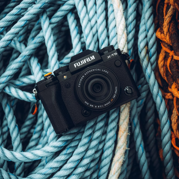 Fujifilm представила X-E5 с 40 Мп сенсором и ретро-дисплеем