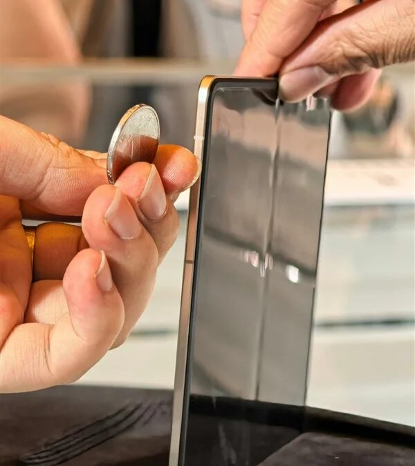 honor magic v5 showcased in a protective shell