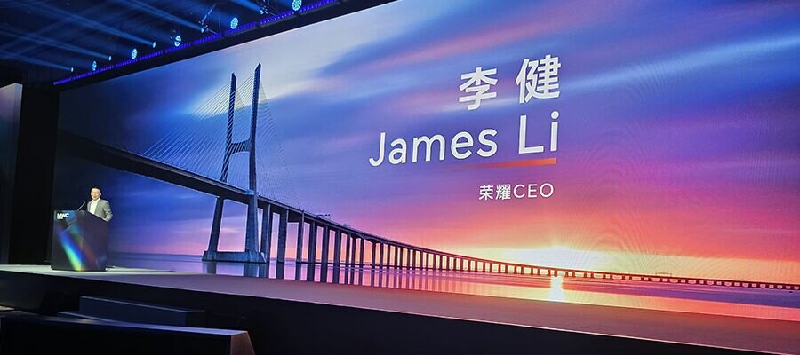 HONOR анонсировала AI-стратегию и флагман Magic V5 2 honor james li mwc 1