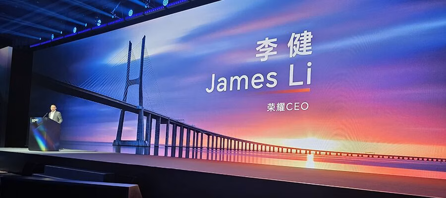 HONOR анонсировала AI-стратегию и флагман Magic V5 2 honor james li mwc 1