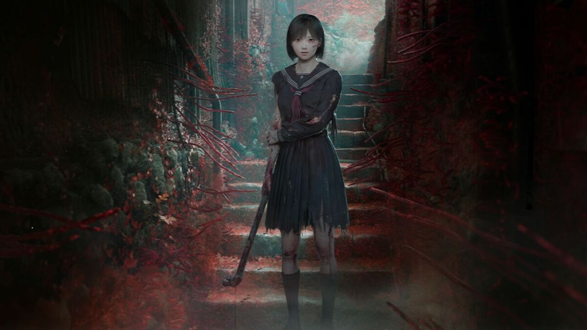 Персонаж из Silent Hill f в загадочном лесу, мрачная атмосфера и разрушенные окрестности