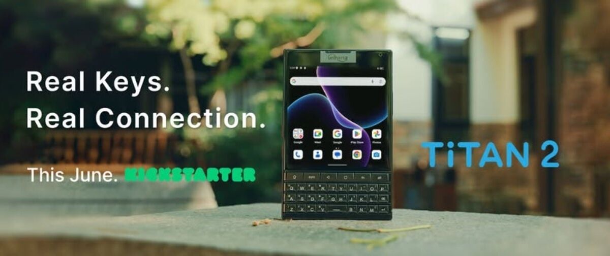 Смартфон Unihertz Titan 2 с QWERTY-клавиатурой крупным планом