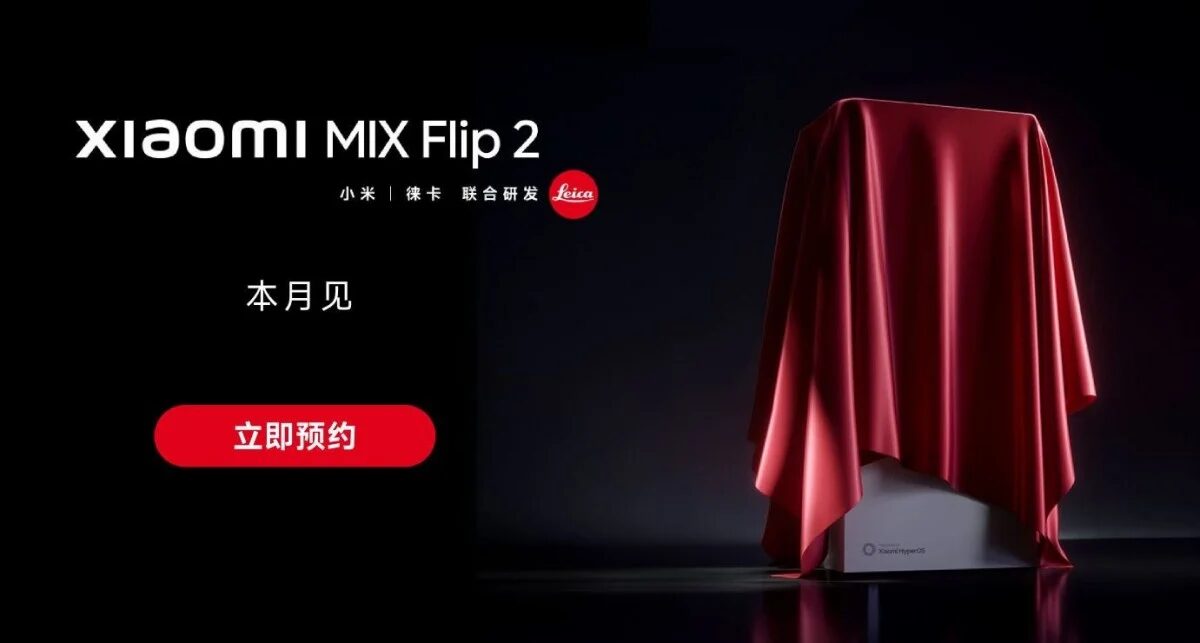 Показан раскрывающийся смартфон Xiaomi Mix Flip 2 под красной тканью