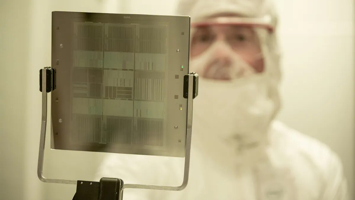 Intel может отказаться от разработки 14A и последующих техпроцессов 1 ihjsp7cxp3uehrdzqukkzq 1200 80.jpg