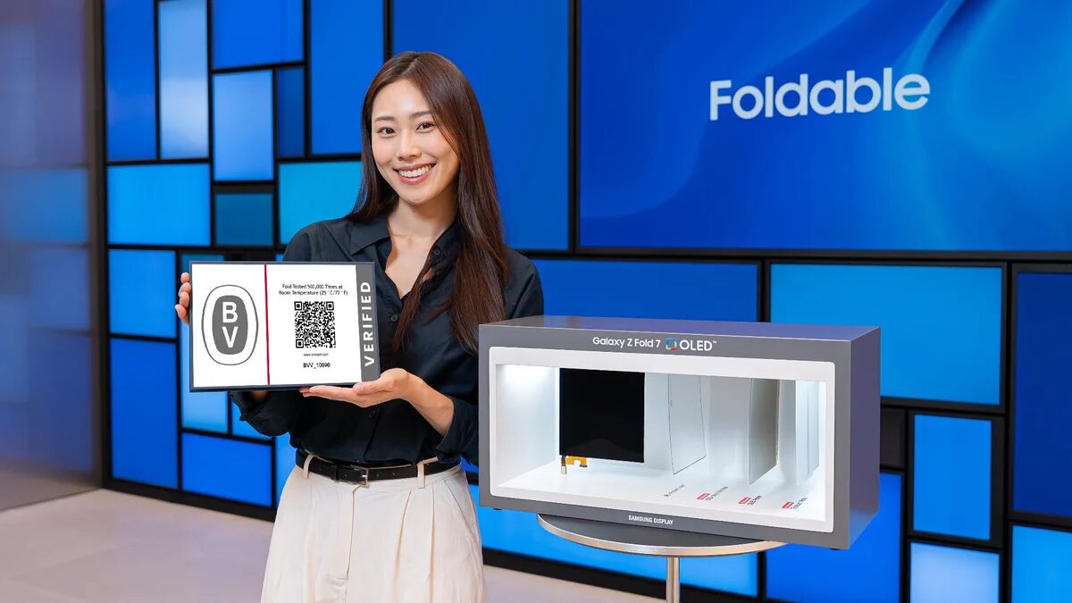Samsung заявила о ресурсе в 500 000 складываний у панели Galaxy Z Fold 7 6 samsung boasts impressive durability of galaxy z fold 7s oled panel with rigorous fold test