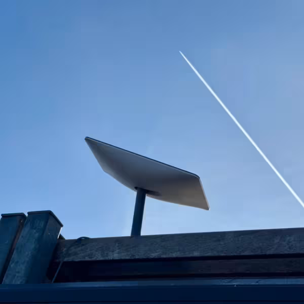 starlink dish jet.jpg