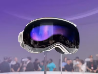 Очки Apple Vision Pro 2 с черным отражением стекла