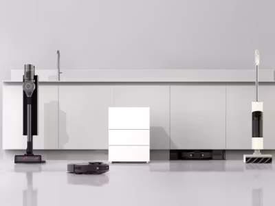 Линейка роботов-пылесосов и вертикальных пылесосов LG на IFA 2025, демонстрация перед пресс-стендом