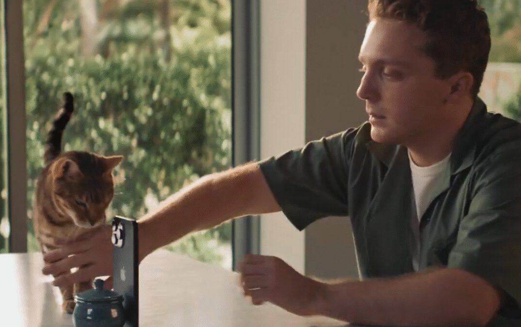 Samsung подшучивает над Apple в новой рекламе Galaxy Z Fold 7 1 Samsung