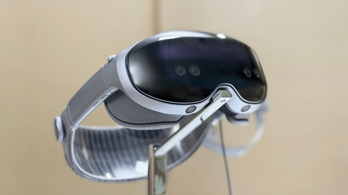 Гарнитура смешанной реальности Vivo Vision Explorer Edition 2 с сенсорным интерфейсом и основанием