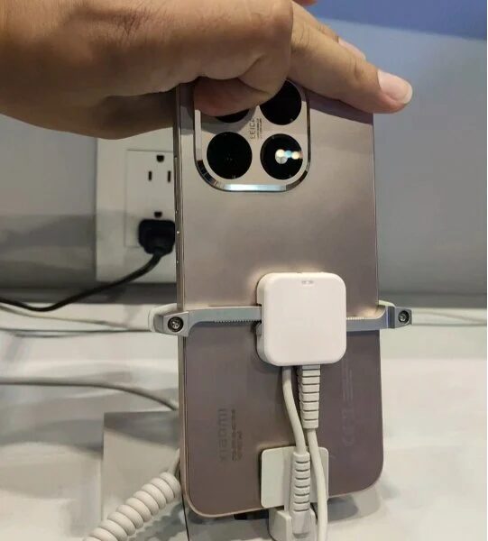 Xiaomi 15T Pro засветился в сети перед анонсом 4 xiaomi 15t pro design