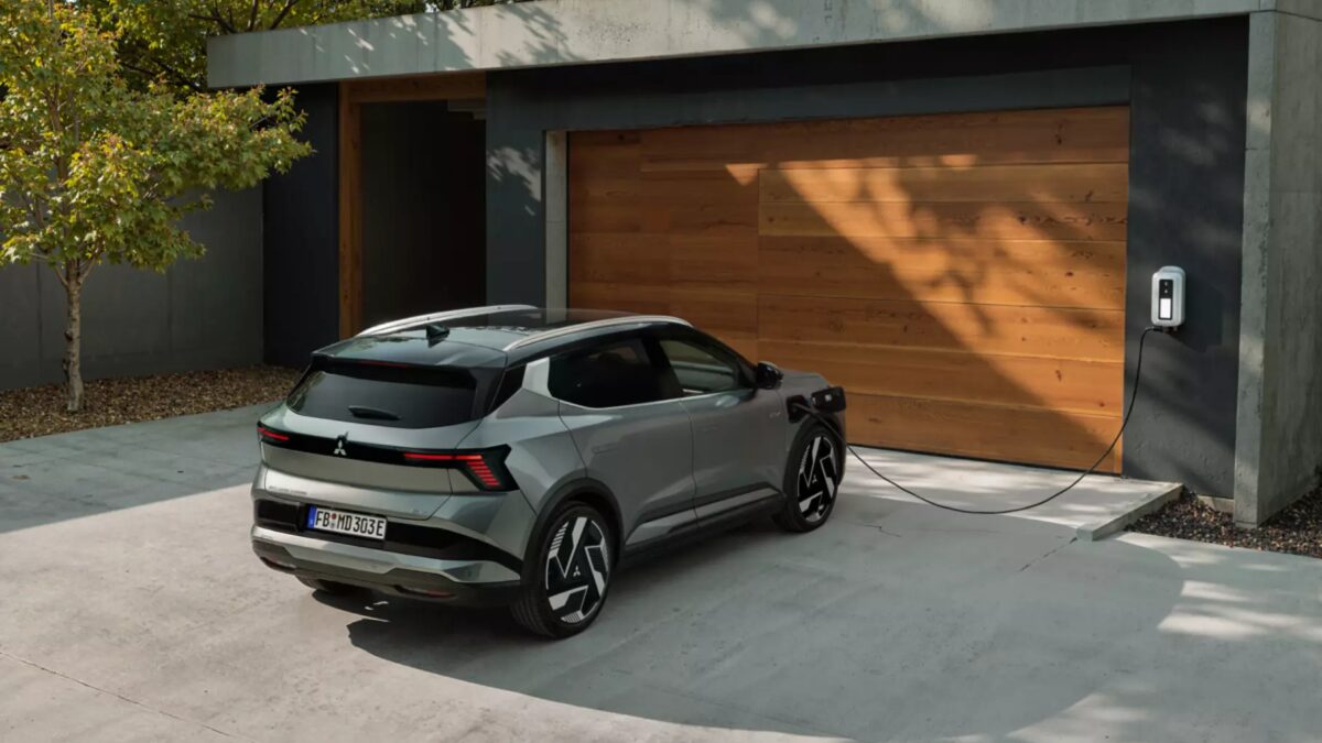 Представлен новый Mitsubishi Eclipse Cross: электрический кроссовер на базе Renault Scenic 11 130d981c691a127a5761446b950b6bae81a52351