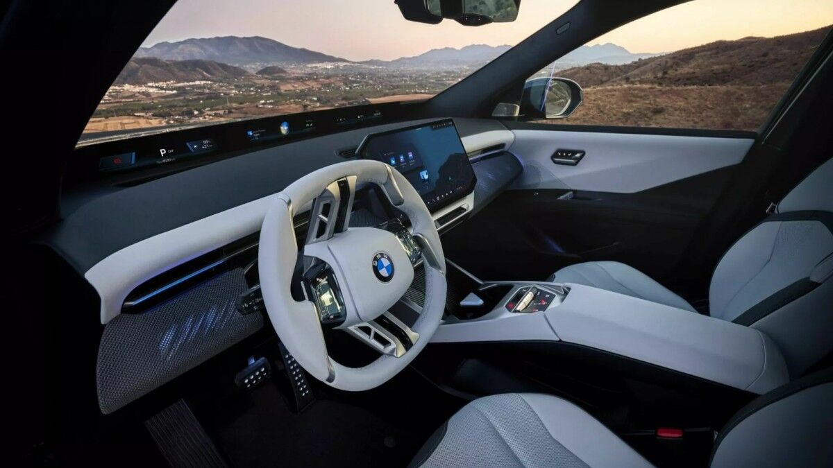 Электрический больший внедорожник Skoda Vision 75 с зеленым кузовом