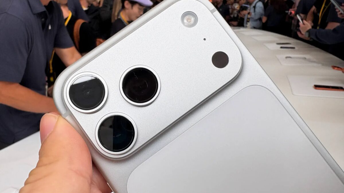 Первый взгляд на iPhone 17 Pro и 17 Pro Max: новый дизайн и процессор A19 Pro 10 img 0147