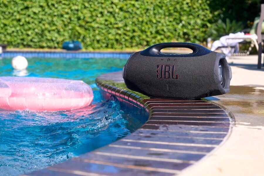 jbl boombox 4 pool lifestyle 1