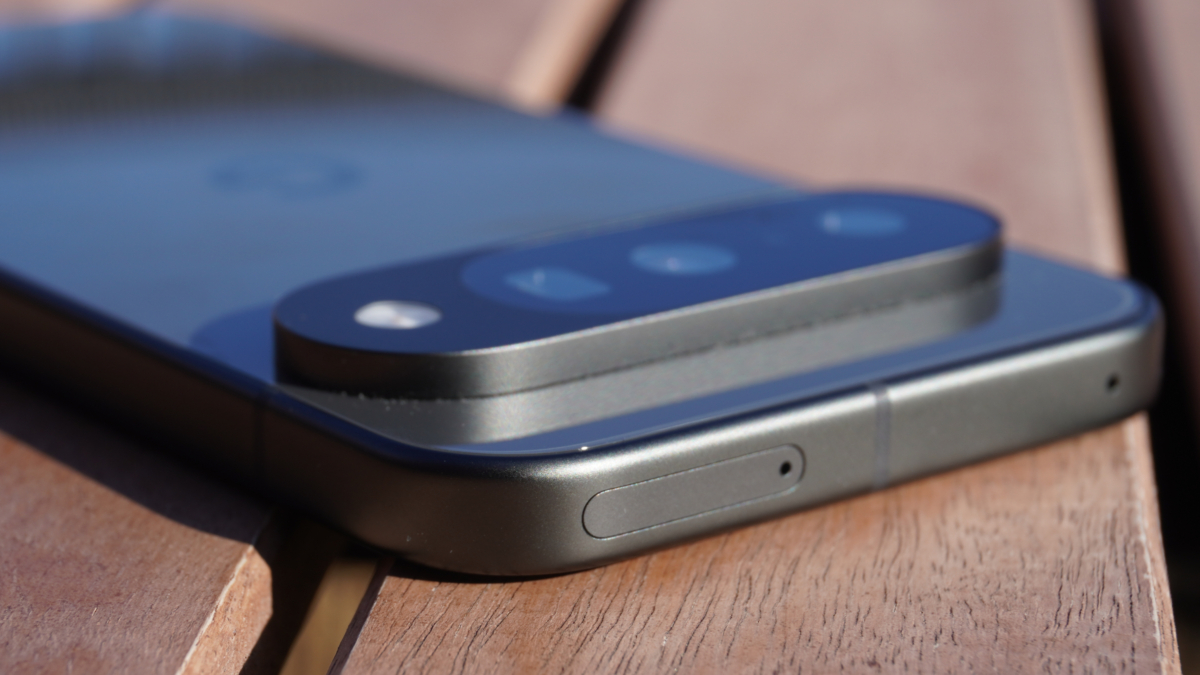 Что такое eSIM и правда ли, что она лучше физической SIM-карты? 10 pixel10 handson 11