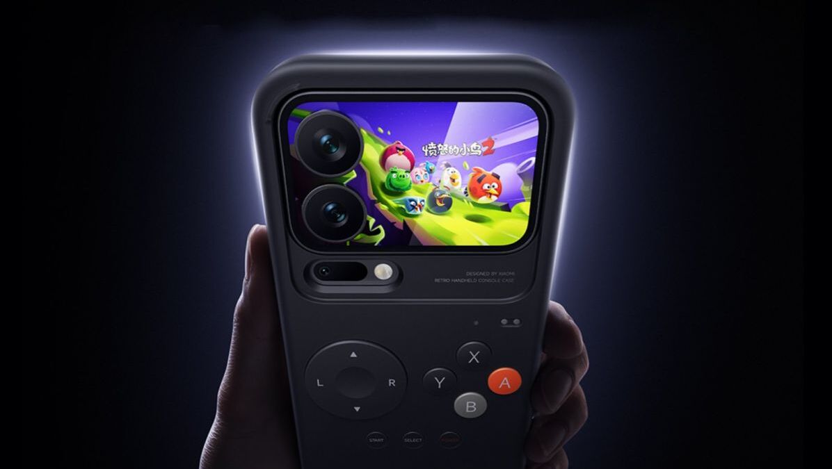 Рука держит смартфон Xiaomi 17 Pro Max с игровым экраном и кнопками управления