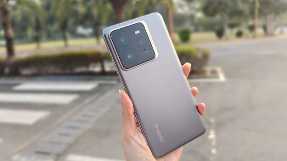Realme GT 8 Pro показался на живом фото, GT 8 получит Snapdragon 8 Elite 3 realme gt 8 pro 1754890195448 1754890195580.png