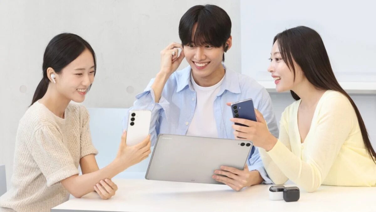 Люди на запуске Samsung в Южной Корее: Galaxy S25 FE, Tab S11 и Buds 3 FE