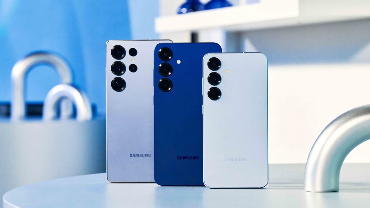 Задняя панель Samsung Galaxy S26 с тремя камерами и светодиодной вспышкой, вид сверху