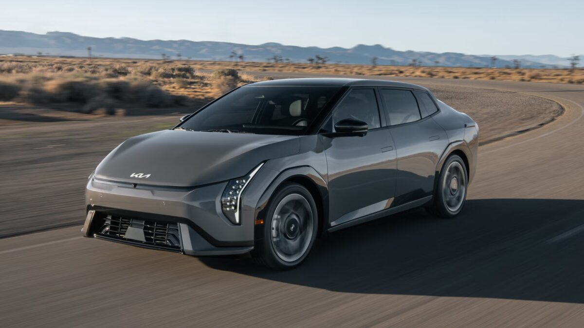 Kia запустит производство электромобилей в Европе к 2027 году 3 2026 kia ev4 pr 127 67ffd2a77e3e0