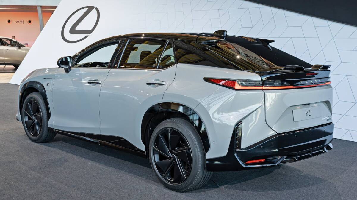 Lexus раскрыла цену электрического внедорожника RZ 2026 3 maxresdefault 2
