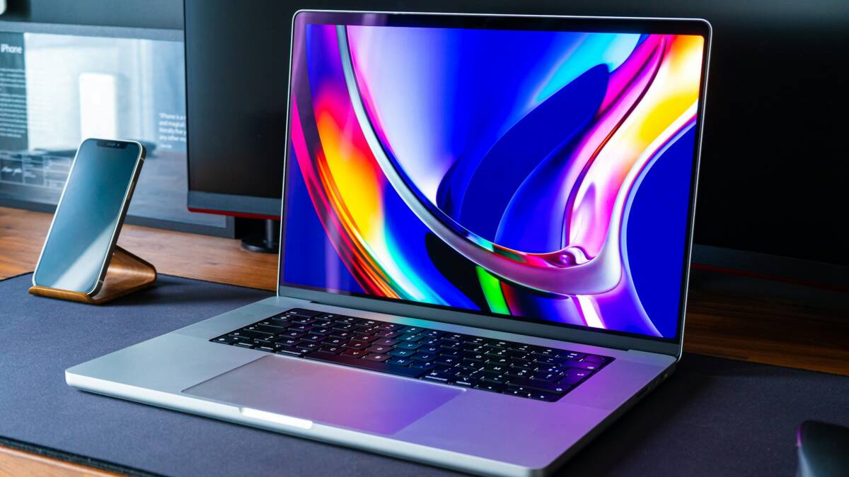Apple разрабатывает MacBook Pro с сенсорным экраном 2 mohamed kerroudj ya1ozyg9eoa unsplash