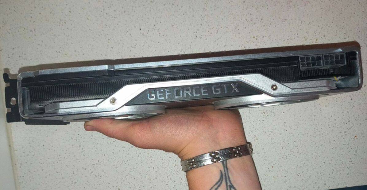 В сети был замечен редкий рабочий прототип GeForce GTX 2080 Ti с 12 ГБ памяти 4