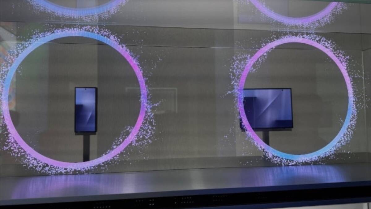 Samsung внезапно показала Galaxy Z TriFold на саммите АТЭС 2025 4 samsung galaxy z trifold folded unfolded