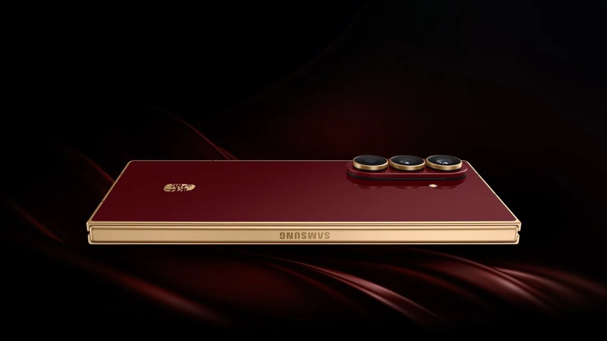 Samsung представила роскошную версию Galaxy Z Fold 7 с поддержкой спутниковой связи 2 samsung w26 color red.jpg