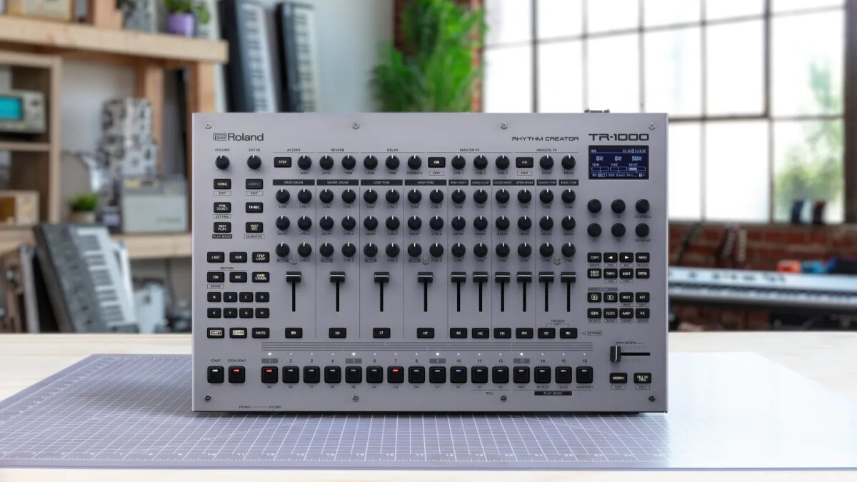 Roland представила TR-1000 — первую аналоговую драм-машину за 40 лет 3 tr 1000 hero.jpg