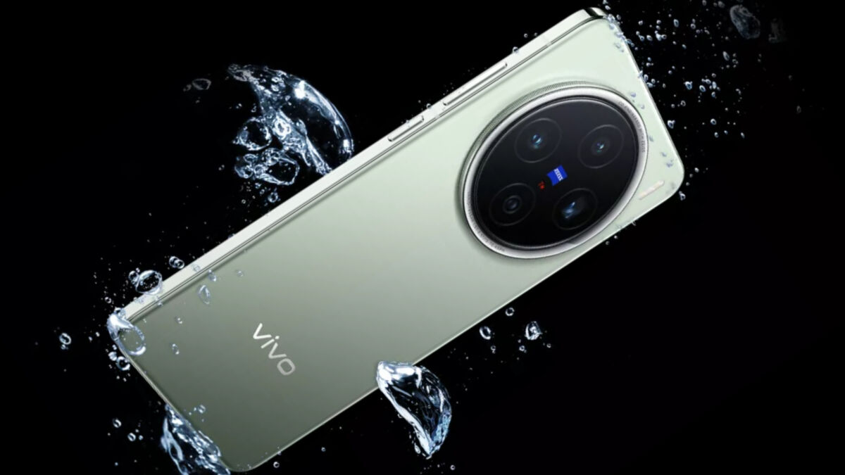 Vivo X300 и X300 Pro с водонепроницаемым корпусом показаны в рекламном изображении
