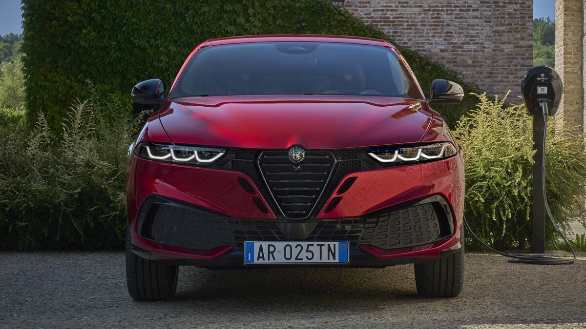 Обновлённый кроссовер Alfa Romeo Tonale получил свежий дизайн и новую версию Sport Special 11