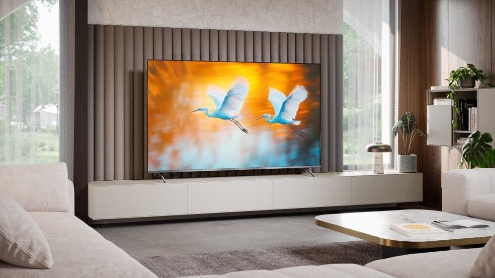 Sharp Aquos MiniLED JP7000: 4K телевизор с Quantum Dot и Google TV в гостиной