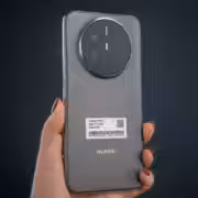 В сети появились живые фото смартфона Huawei Mate 70 Air  4 762c9aa0 9a39 4ba8 b1ba f11b78b2c461