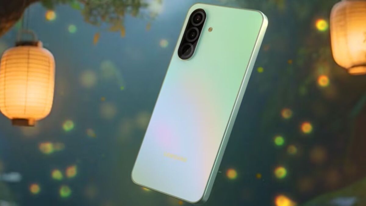 Samsung Galaxy A37 с тремя камерами на задней панели на рендере в обзоре, фронтальная и тыльная панель