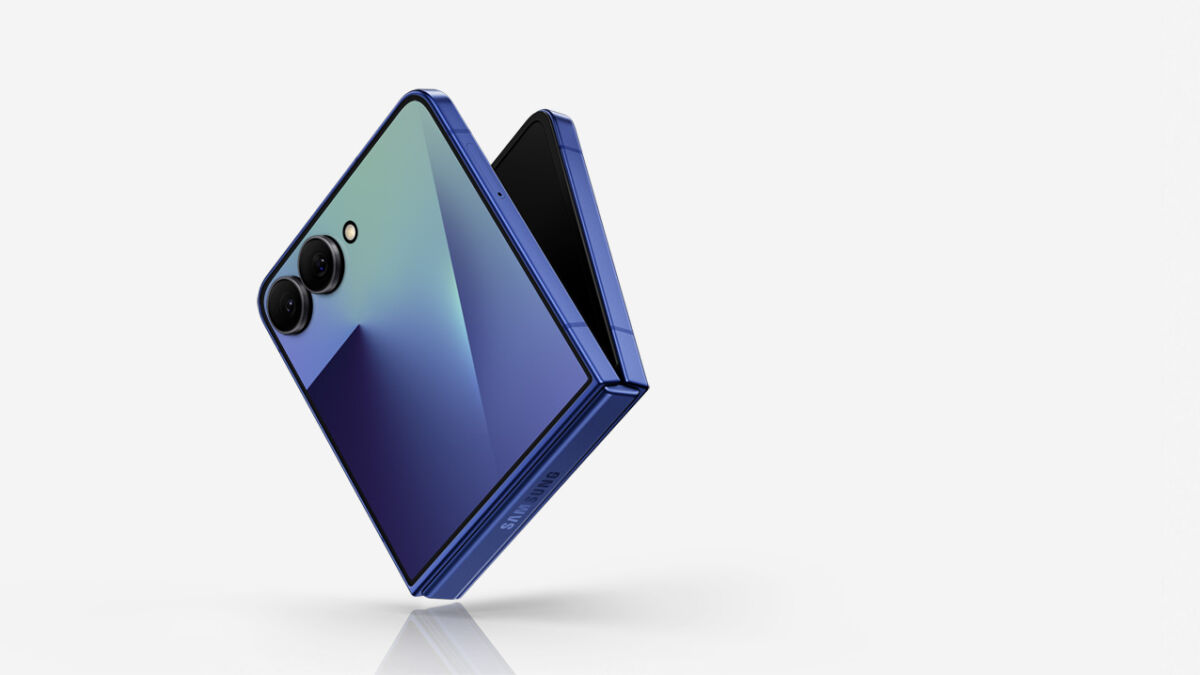 Складной телефон Samsung Galaxy Z Flip8 с откидным экраном