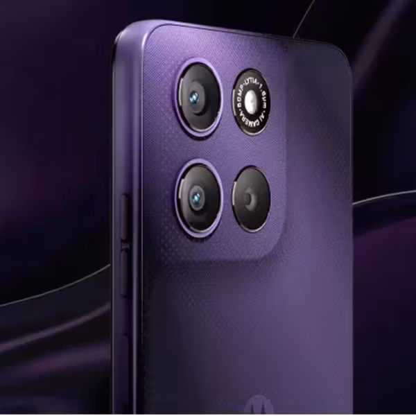 Задняя панель Motorola Moto G67 Power с тремя камерами и вспышкой