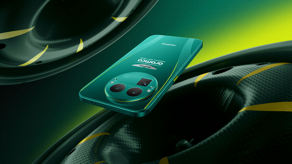 Вид смартфона realme GT 8 Pro с крупной камерой и ярким дизайном в зеленом цвете