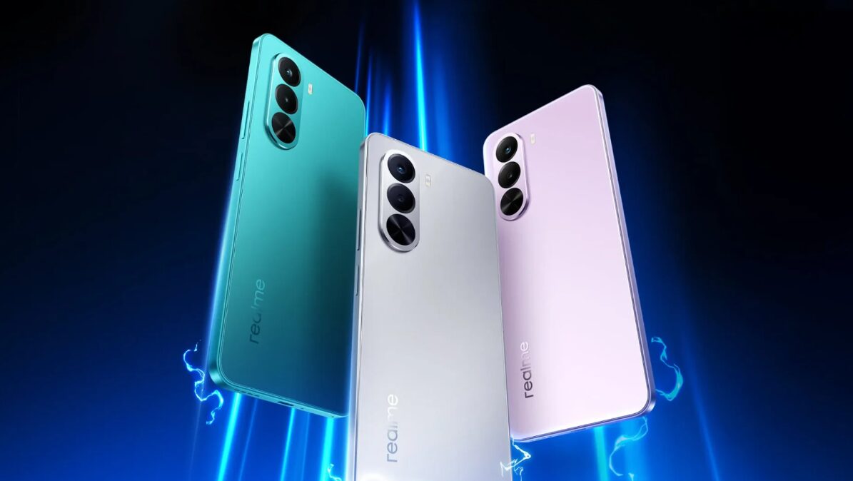 Три смартфона Realme P4x в ярких цветах на темном фоне