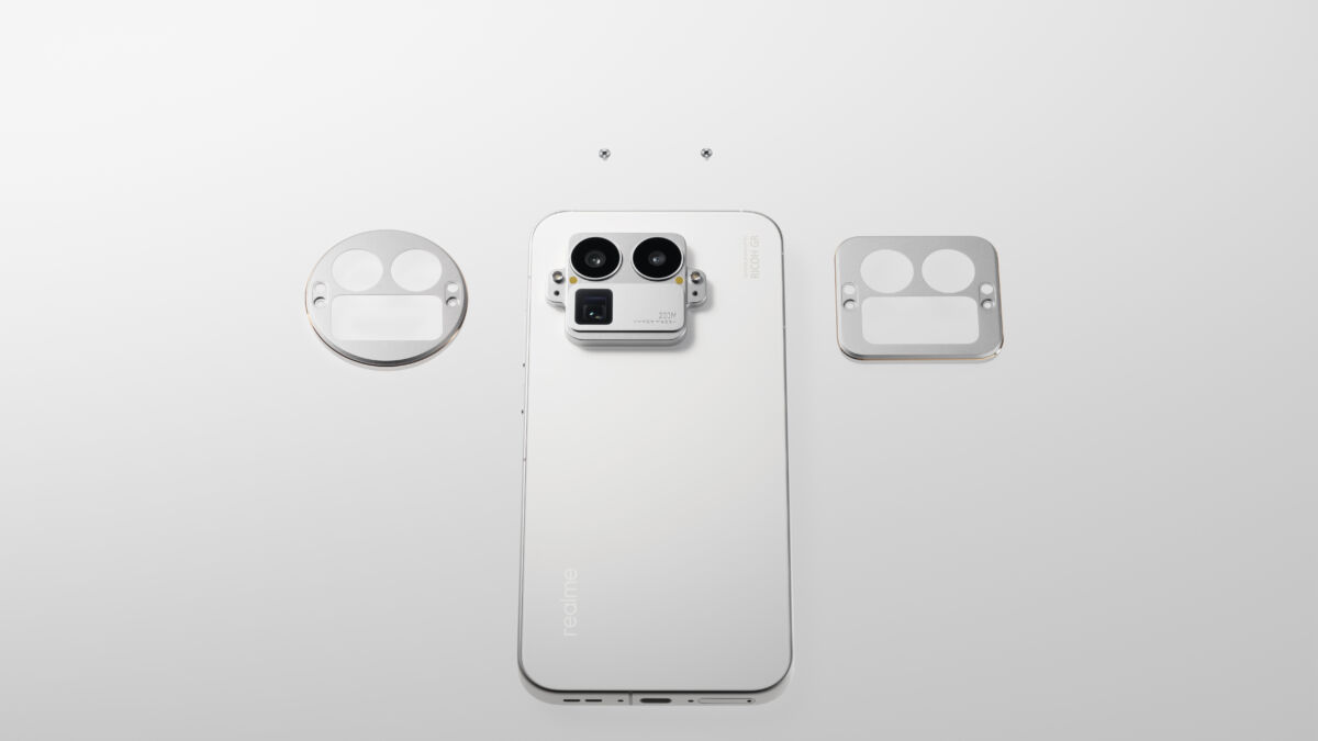 Игровая консоль PlayStation 5 с черной крышкой сбоку