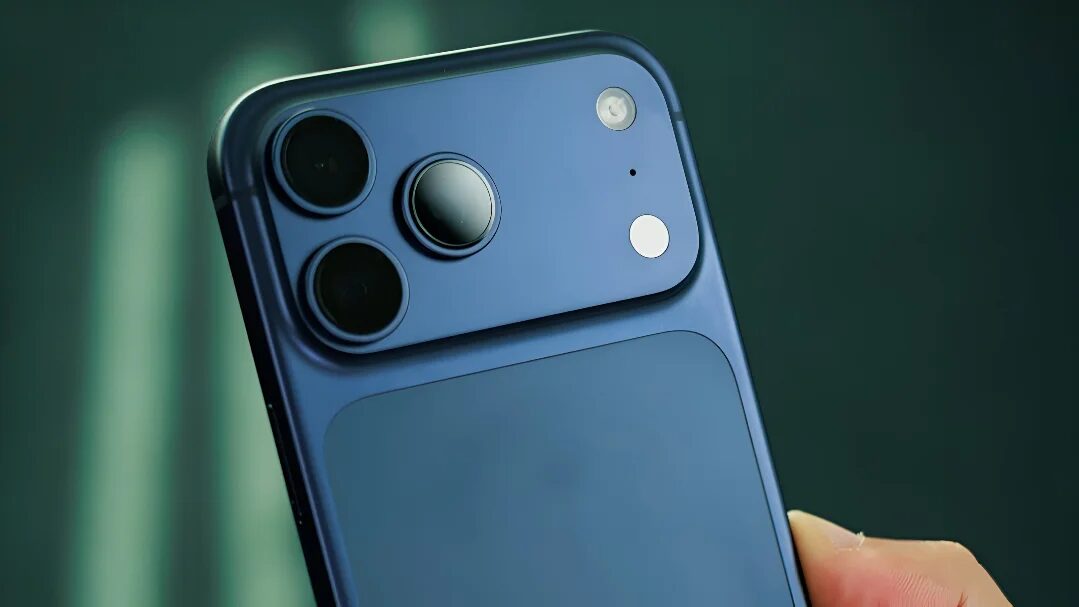 Задняя панель iPhone 20 Pro: три камеры Apple и безвырезный дисплей спереди