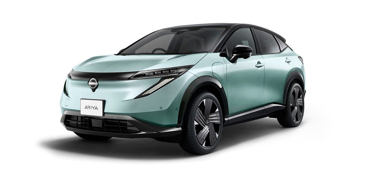 Электромобиль Nissan Ariya спереди вид сбоку