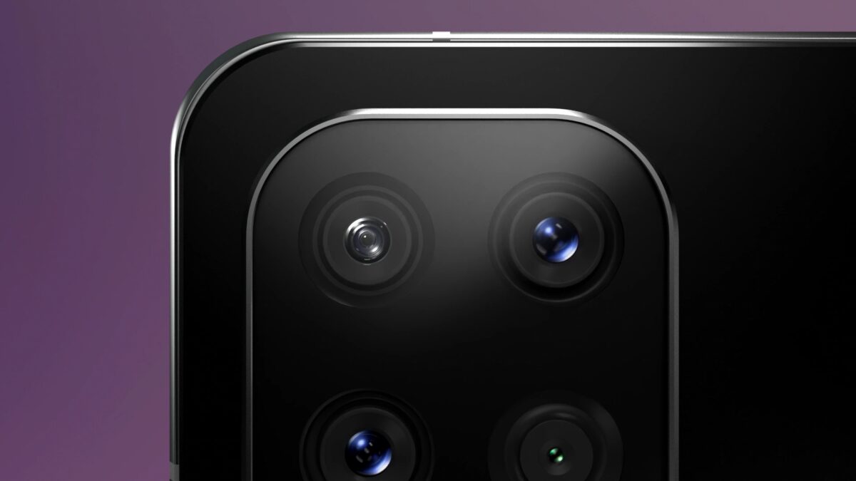 Задняя часть смартфона Samsung с четырьмя камерами